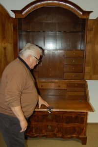 Schrank Aufsatzsekretär